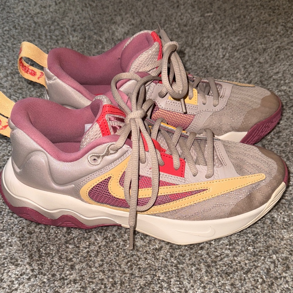 Nike Giannis immortality 3
New